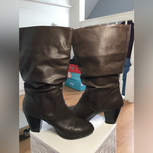 Esprit Oliana Slouchy Boots - Picture 3 of 11
